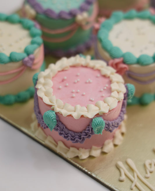 Box of 4 Vintage Micro Cakes